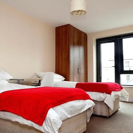 001 - Centre Sleeps 3 Daire *